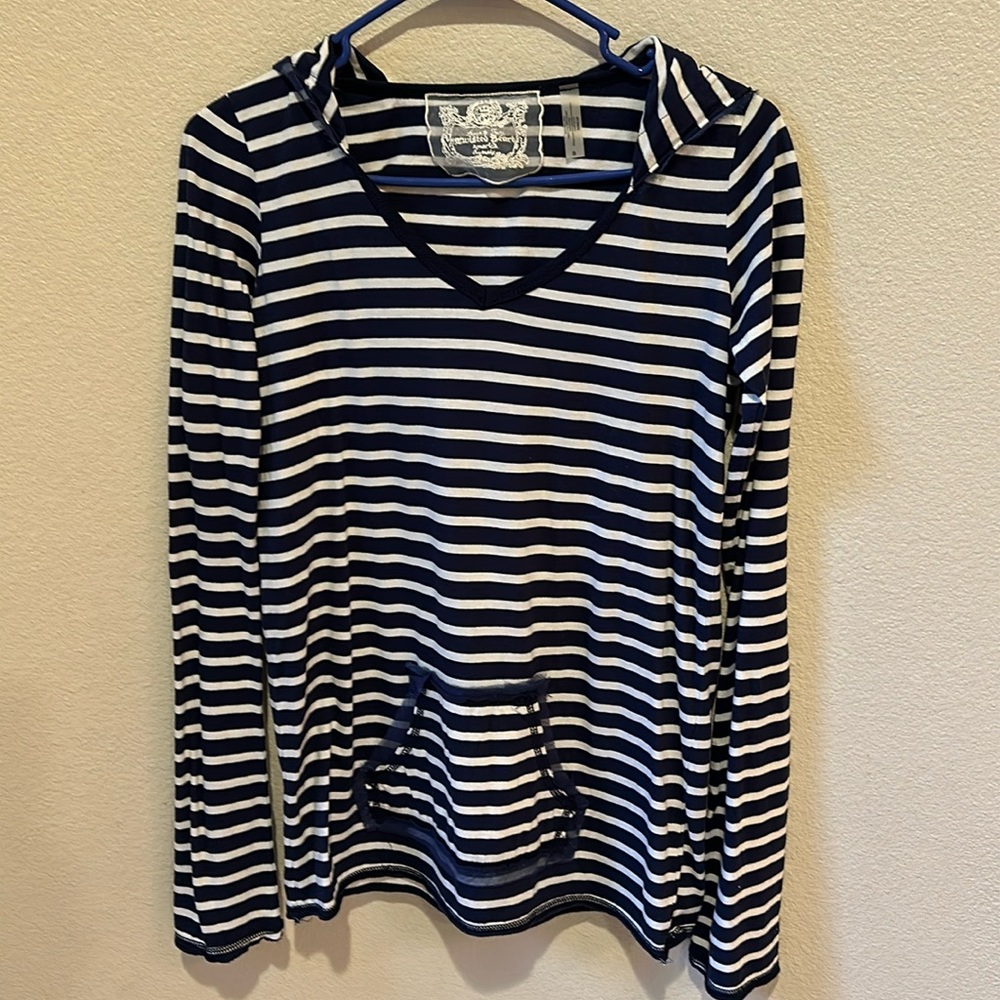 Twisted Heart Hoodie Shirt. 100% Cotton. Size S.